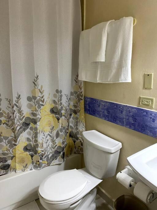 Lush Tropical Apartment Located In A 4-Star Resort Runaway Bay Exteriör bild