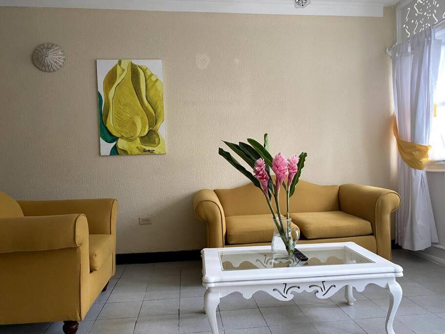 Lush Tropical Apartment Located In A 4-Star Resort Runaway Bay Exteriör bild