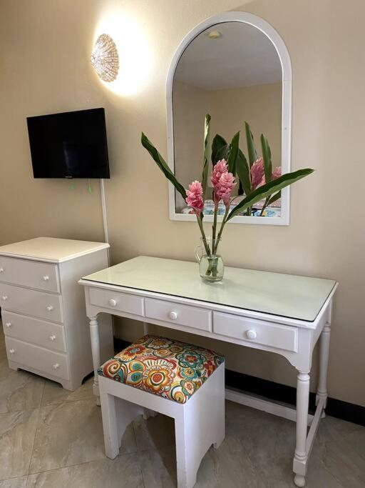 Lush Tropical Apartment Located In A 4-Star Resort Runaway Bay Exteriör bild
