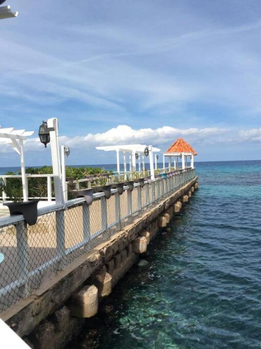 Lush Tropical Apartment Located In A 4-Star Resort Runaway Bay Exteriör bild