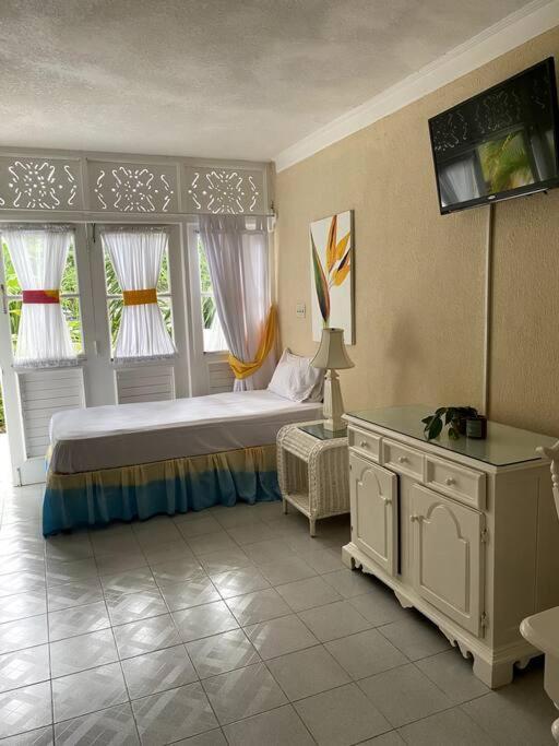 Lush Tropical Apartment Located In A 4-Star Resort Runaway Bay Exteriör bild