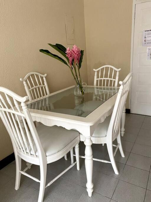 Lush Tropical Apartment Located In A 4-Star Resort Runaway Bay Exteriör bild