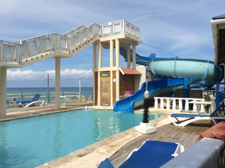 Lush Tropical Apartment Located In A 4-Star Resort Runaway Bay Exteriör bild