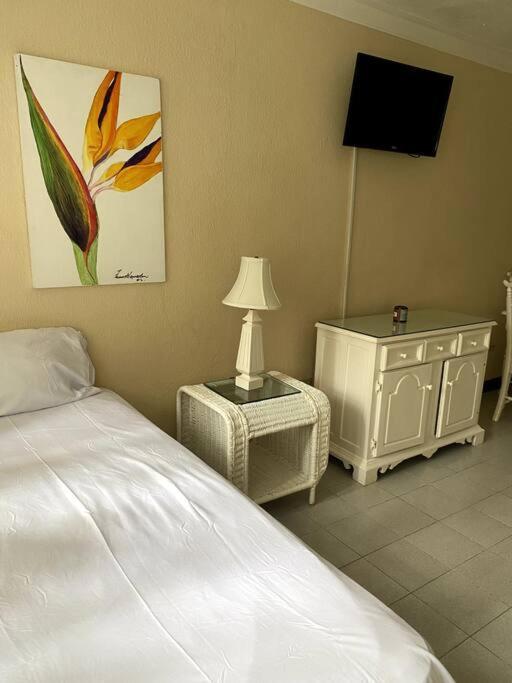 Lush Tropical Apartment Located In A 4-Star Resort Runaway Bay Exteriör bild